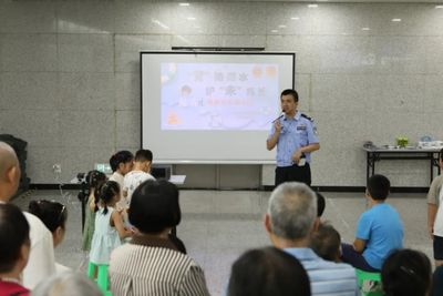 开设在纳凉点里的“安全课堂”:不仅有“松弛感” 更有“安全感”
