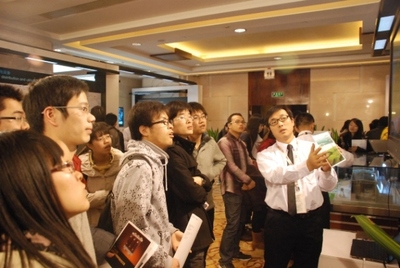 学生资助管理中心积极组织困难生参加校外职业发展教育活动
