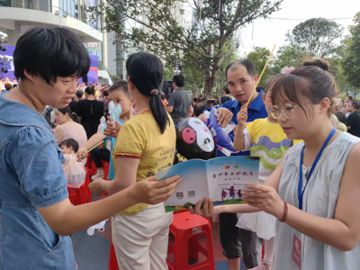 广西柳州市柳南区太阳社区关工小组开展“党建聚合力 普法进万家”宣传活动